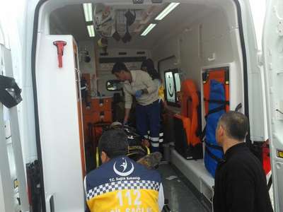Besni’de otomobil devrildi: 4 yaralı