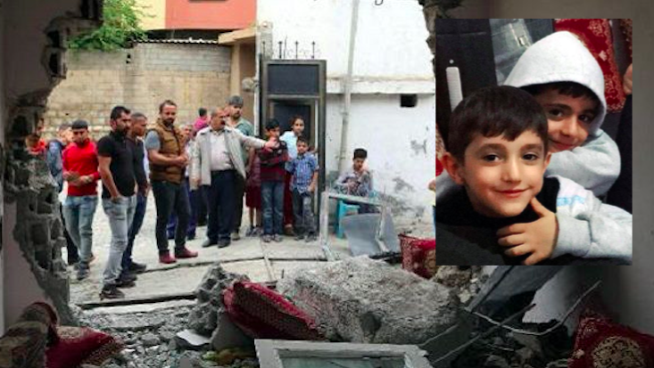 Panzer eve girdi, 2 çocuk öldü