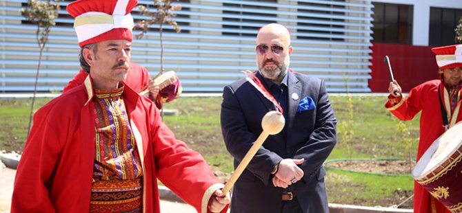 II. Abdülhamid'in torunu mehterle karşılandu