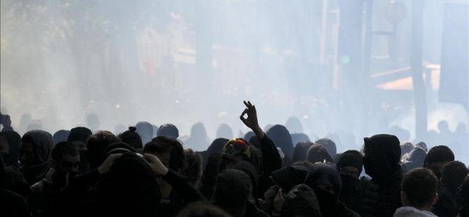 Fransa'da Le Pen protesto edildi