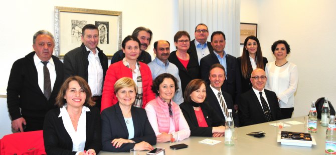 'AKP'ye oy verip SPD'li olunmaz'