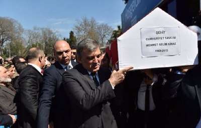Gül'den Twitter'da önce fotoğraf sonra mesaj