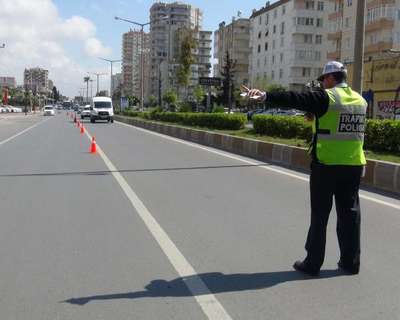 Mersin'de toplu taşıma araçları sivil polislerle denetleniyor