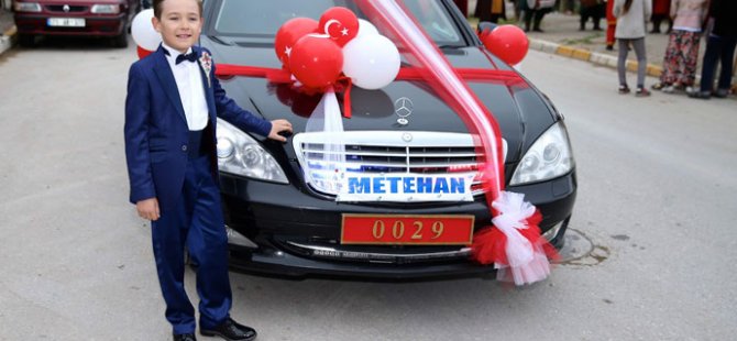 Bakan Işık'ın makam aracı düğün aracı oldu