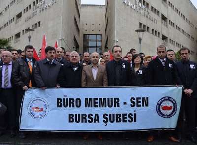Memur-Sen üyeleri savcı Kiraz'ın şehit edilmesini protesto etti