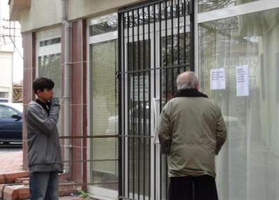 Kadın işçi rapor alamayınca doktor, hemşire ve ebelere saldırdı