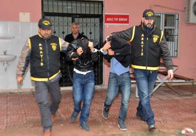 Dolandırıcılar parayı çekmeye gelince yakalandı