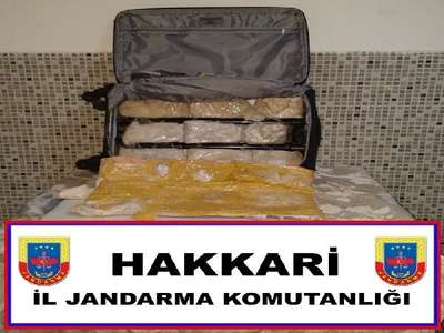 Yolcu valizinde 3.5 kilo eroin