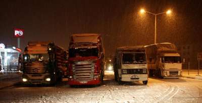 Afyonkarahisar'da ulaşıma kar engeli