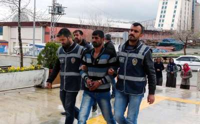 Üvey kız kardeşini av tüfeği ile vurup yaraladı