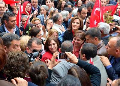 Selvi Kılıçdaroğlu, Adana'da kadın adayın seçim bürosunu açtı