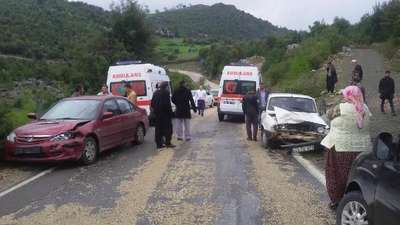 Andırın'da otomobiller çarpıştı: 4 yaralı