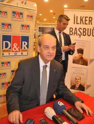 İlker Başbuğ: Silahların gölgesinde görüşme olmaz