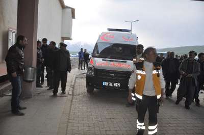Yüksekova'da trafik kazası: 15 Yaralı