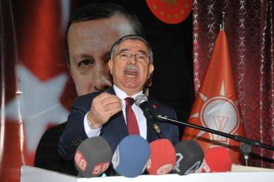 Bakan Yılmaz: Silahla siyaset yan yana olmaz (2)