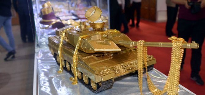 15 Temmuz şehitleri anısına 8 kilo altından tank yaptı