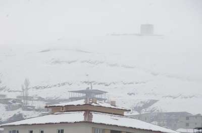 Hakkari ve Bitlis Ahlat'ta Nisan karı