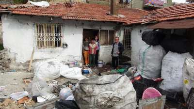 Bakamadığı 3 çocuğu yurda yerleştirilen anne çaresiz kaldı