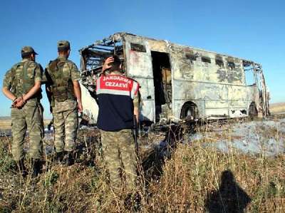Cezaevi aracında yanarak ölen mahkumların duruşması ertelendi