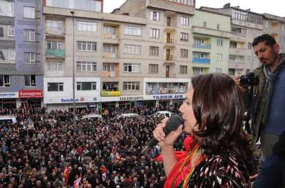Hakkari'de HDP'li adayları tanıtıldı
