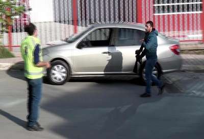 Kız kardeşine öfkelenip tüfekle sokakta ateş açtı