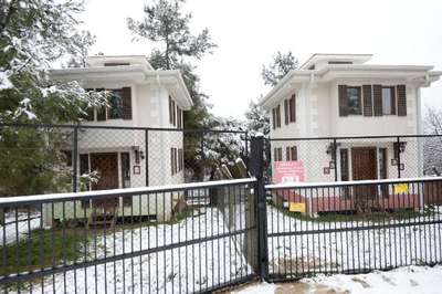 Bursa'da sahipsiz kediler kışı villada geçiriyor