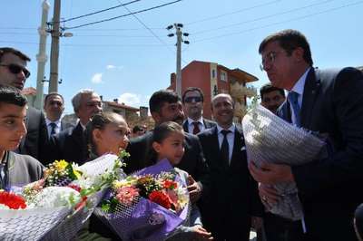 Demirci'de bakanlı okul açılışı