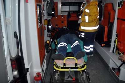Adana'da işçi servisi buzda kaydı; 15 yaralı