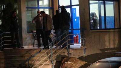 Sınırda yakalan 8 İngiliz, sınır dışı edilmek üzere Antalya'ya gönderildi