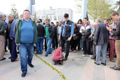 Yol kenarına bırakılan çanta bomba paniğine neden oldu