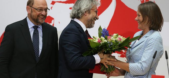 Schulz: Can Dündar bir kahraman