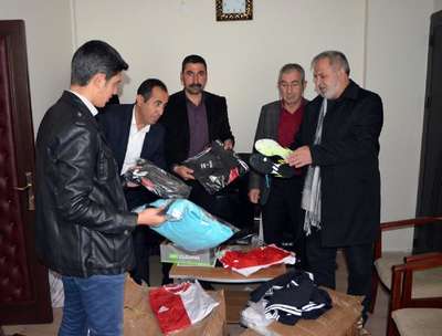 Bitlis Valiliği'nden Adilcevaz Belediye Spor Kulübüne malzeme desteği