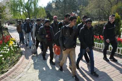 18 Burmalı'yı, 'yurt dışı' diye Keşan'da parka bıraktılar
