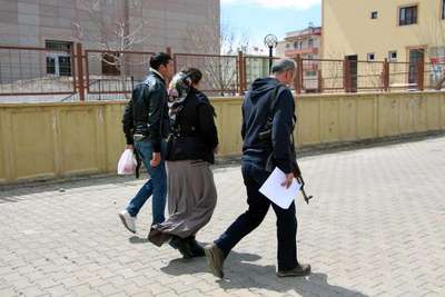 Sevgilisiyle birlik olup, kocasını öldürdü
