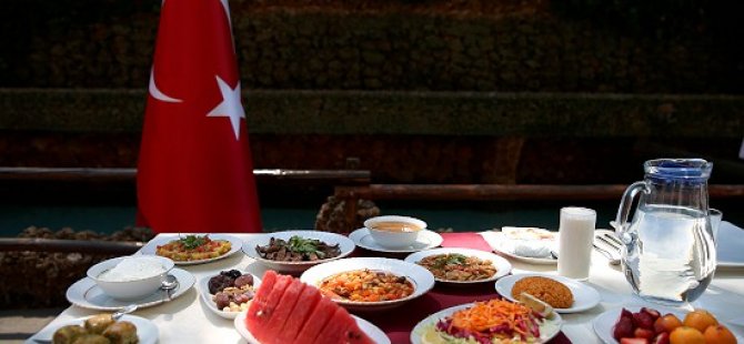 Bakanlık'tan 'örnek' Ramazan sofrası