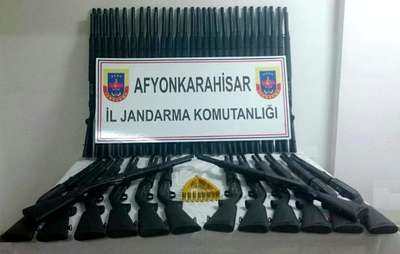 Otomobilden cephanelik çıktı