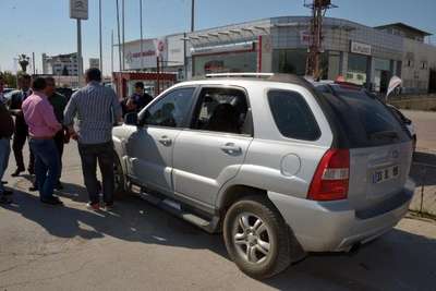 10 saniyede otomobilin camını kırıp bilgisayarı çaldılar