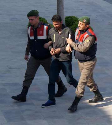 Suriye uyruklu kaçakları Sahil Güvenlik kurtardı