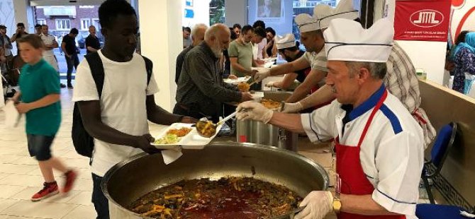 Almanya'da toplu iftar geleneği sürüyor