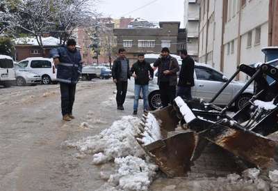 İslahiye'de yağış sonrası mezarlar kaydı