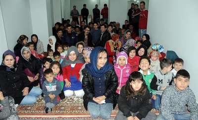 Afgan mültecileri aynı çatı altında topluyor