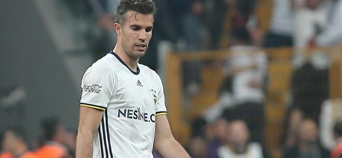 Robin van Persie sahalara dönüyor