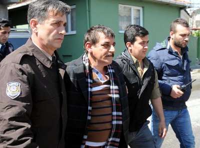 Bıçaklama suçundan aranıyordu, sahte kimlikle yakalandı