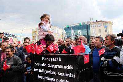 Bolu'da yüzlerce sanayi esnafı kepenk kapatıp belediyeye yürüdü