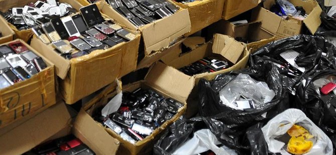 Ömrü biten cep telefonları 'altın' değerinde