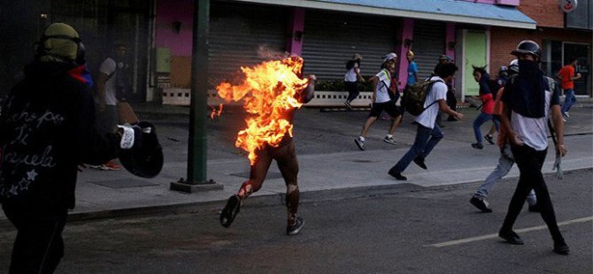 Protestocuların yaktığı genç öldü