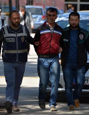 Torbacı, sivil polislere uyuşturucu satmak isteyince yakalandı