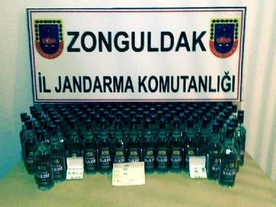 Zonguldak’ta otomobilde kaçak içki yakalandı: 5 gözaltı