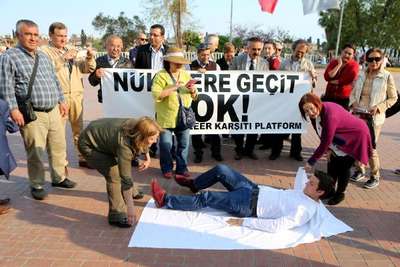 Nükleer karşıtı eyleme turistlerden destek