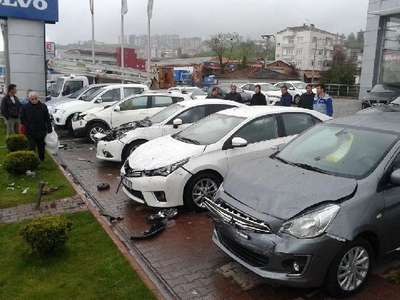 Trabzon’da kaza anı güvenlik kamerasına yansıdı